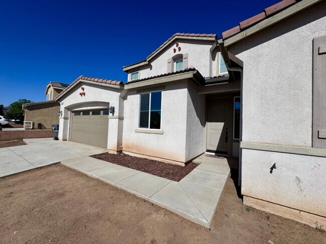 Building Photo - Spacious 4 Bedroom Solar Home with Office ...
