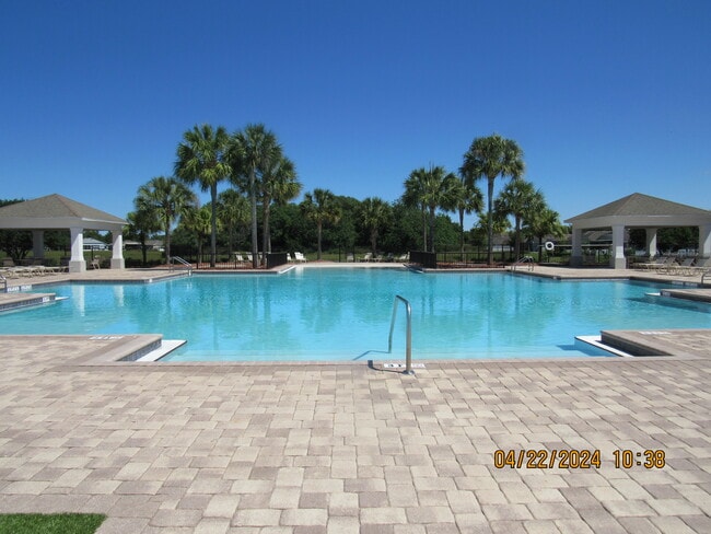 Foto del edificio - 14703 Wake Robin Dr