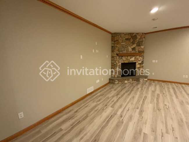 Foto del edificio - 11802 South Lake Boulevard Northeast