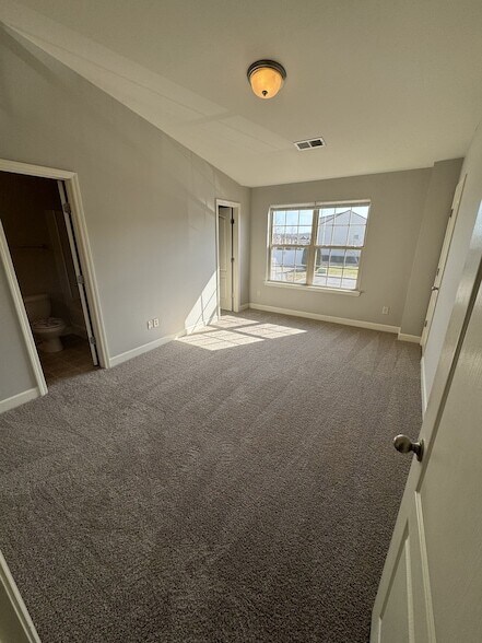 Foto del edificio - 5408 Perlou Ln