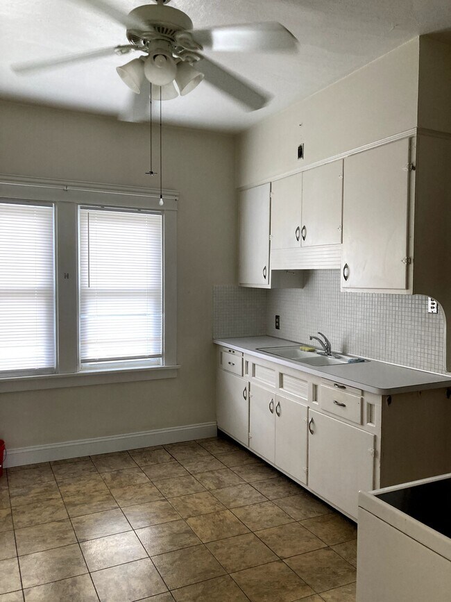 Kitchen - 3017 Portman Ave
