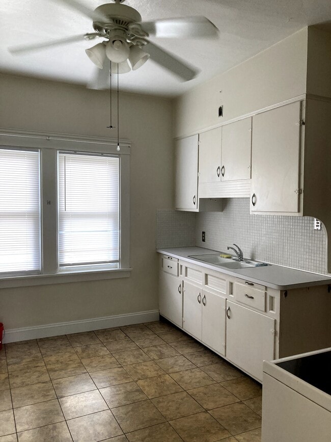 Kitchen - 3017 Portman Ave