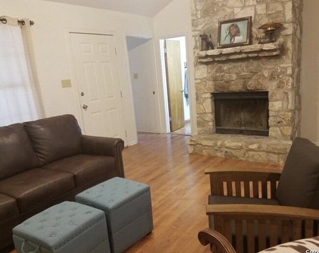 Building Photo - 135 Bluebonnet Cir