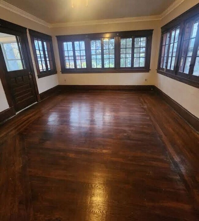 Foto del edificio - Zomorodi W111