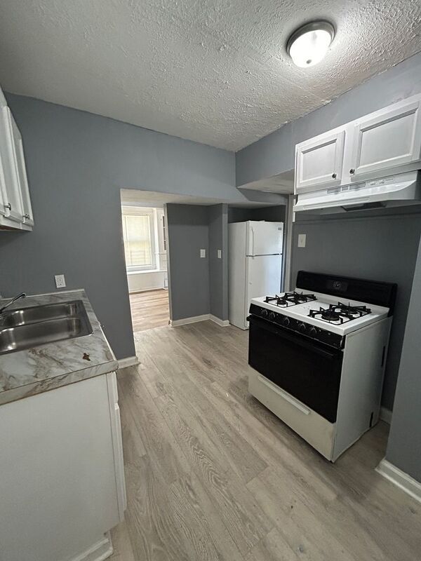 Foto del edificio - 13321 Caine Ave