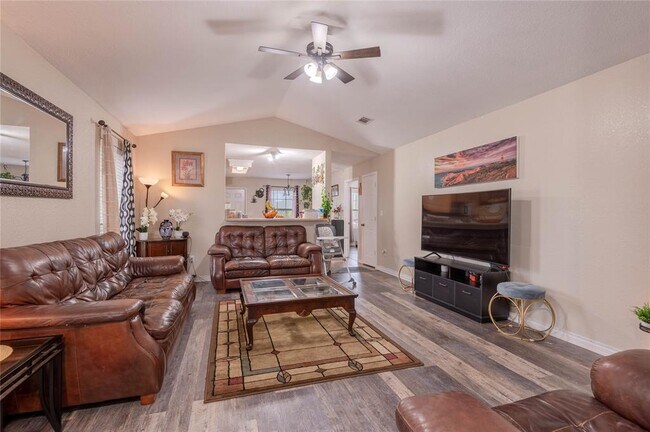 Building Photo - 110 Sendero Dr