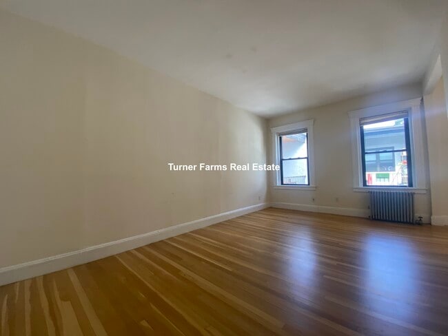Building Photo - 373 Harvard St