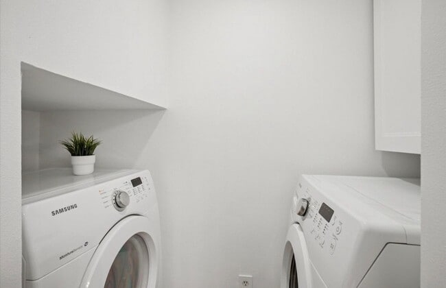 Building Photo - 3919 Buena Vista St