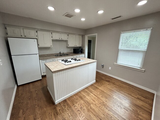 Foto del edificio - 221 E 35th St