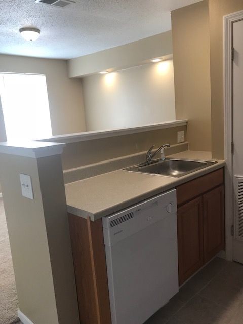 Building Photo - Newly Renovated 250 off first month rent