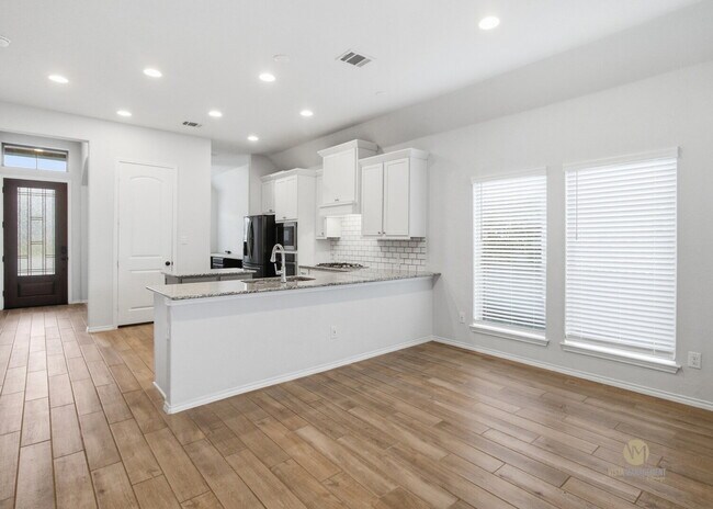 Building Photo - "Spacious 4-Bedroom Sanctuary in San Antonio - 1996 Sq Ft of Comfort and Style!"