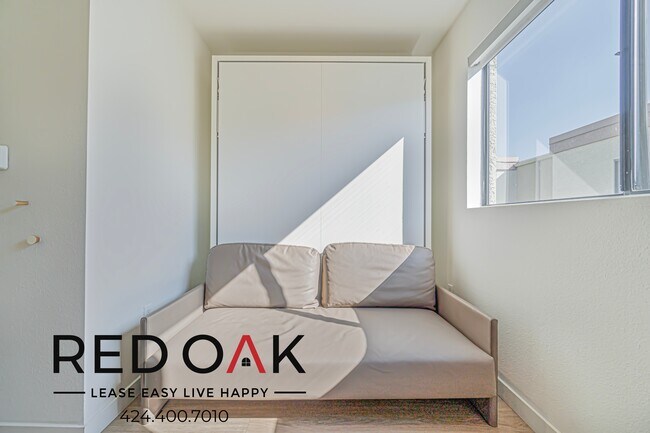 Foto del edificio - ~2 Months FREE~ Beautiful Studio with Rece...