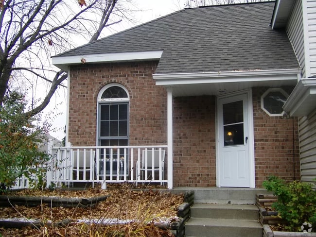 Building Photo - 8782 Hawthorne Dr