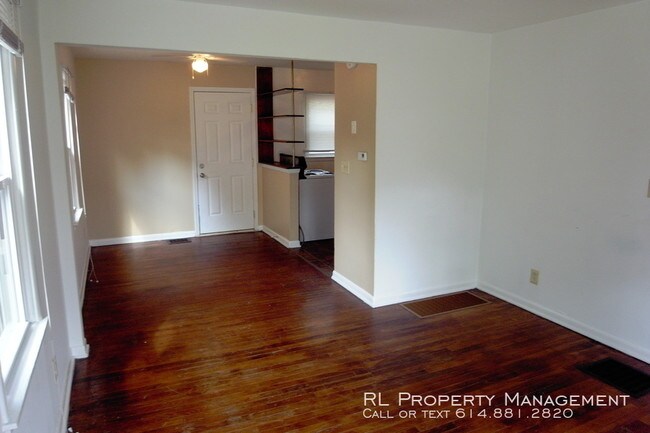 Foto del edificio - Spacious 3 bedroom 1 bathroom duplex
