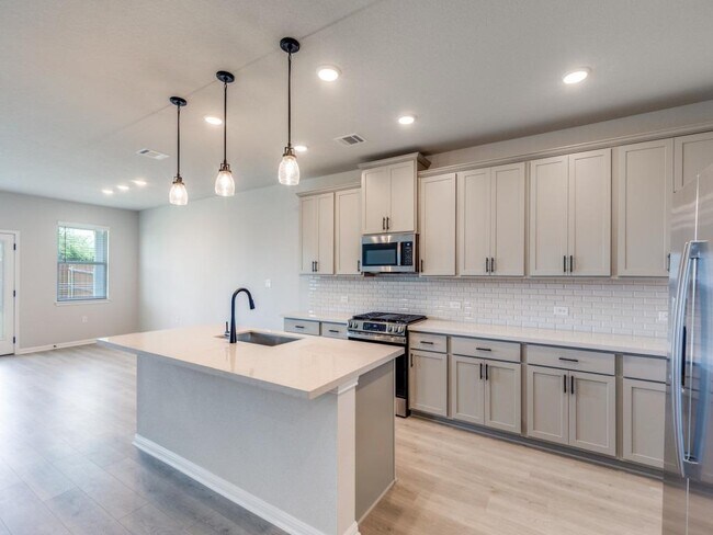Building Photo - 1529 Purple Martin Dr