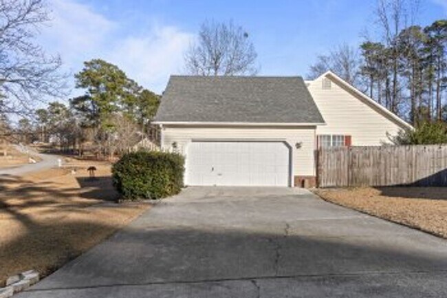 Foto del edificio - Charming 3-Bedroom Home in Hunters Creek – Pet Friendly & Great Amenities!