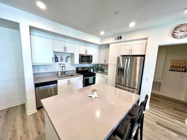 Building Photo - COMING SOON... The Resort, Rancho Cucamonga Condo