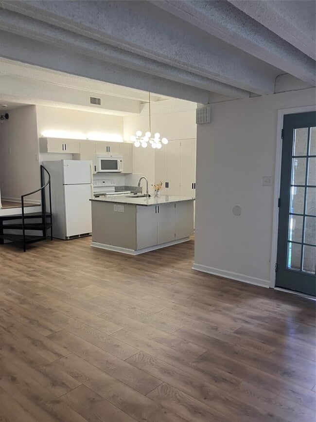 Foto del edificio - 5914 Lago Vista Way