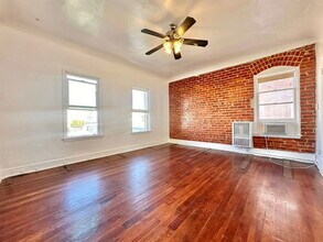 Building Photo - 1172 N New Hampshire Ave