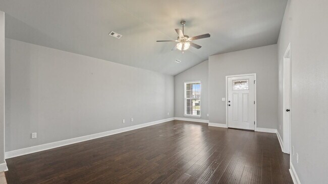 Building Photo - "Charming Bentonville Home: 3 Beds, 2 Bath...
