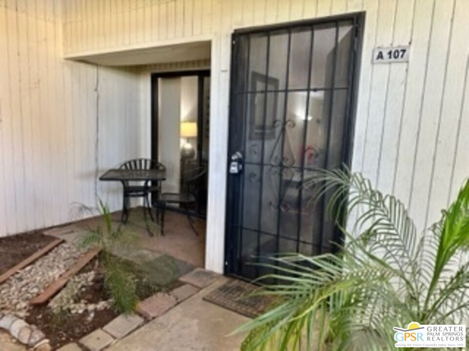 Primary Photo - 2810 N Arcadia Ct