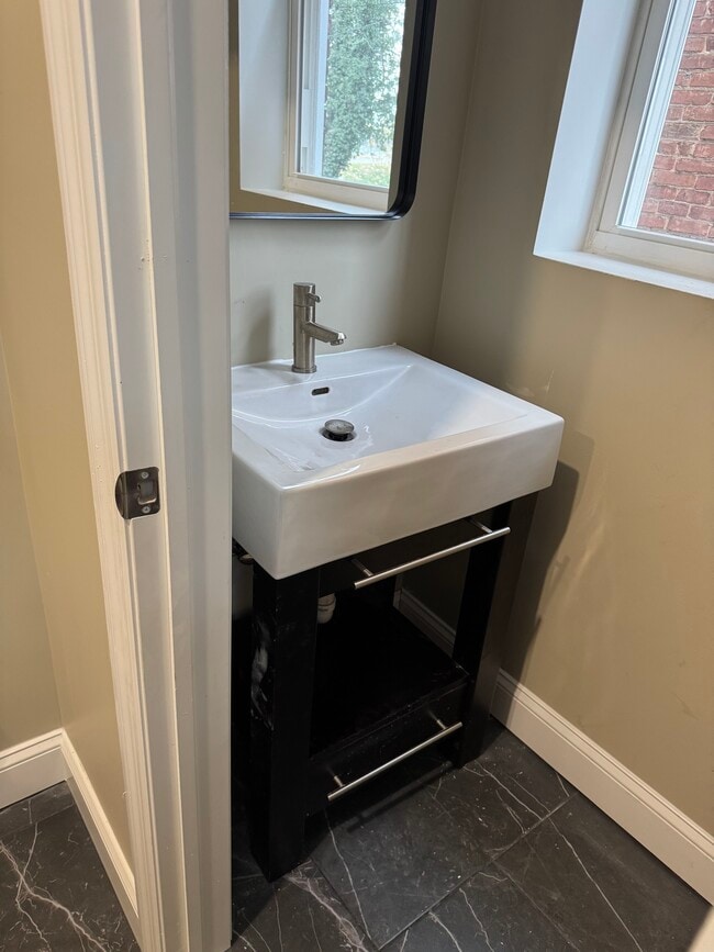 Foto del edificio - 5 S Augusta Ave