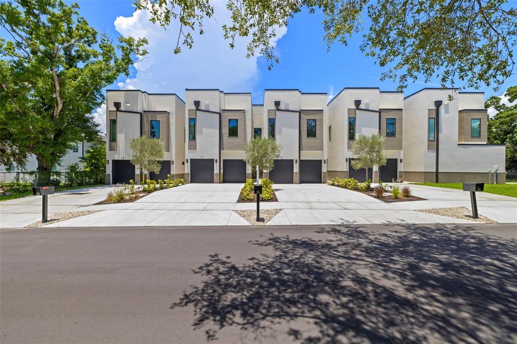 Primary Photo - 216 N Hesperides St