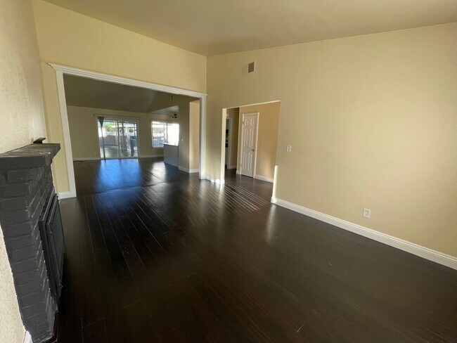 Foto del edificio - Welcome to this Charming Home in Antelope