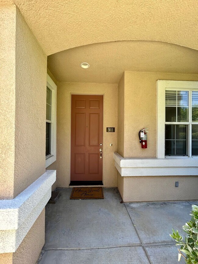 Foto del edificio - Remodeled and Comfortable Townhome