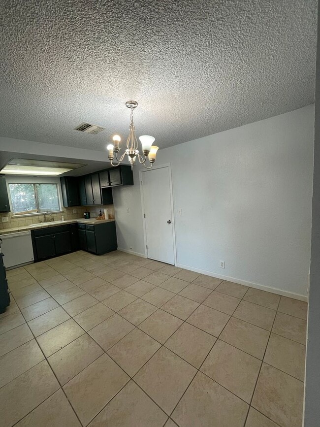 Foto del edificio - Move-In Ready 4 Bedroom Home!