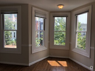 Building Photo - 427 7th St SE