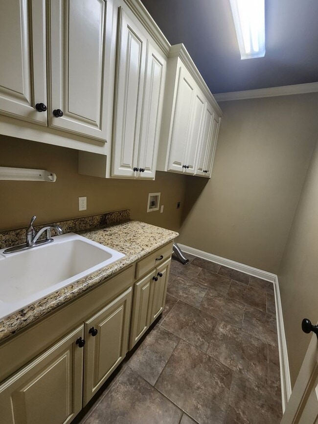 Building Photo - 415 Antietam Dr