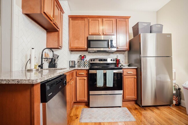 Building Photo - Park Ave Single Family 4 bedroom 2 bath - ...