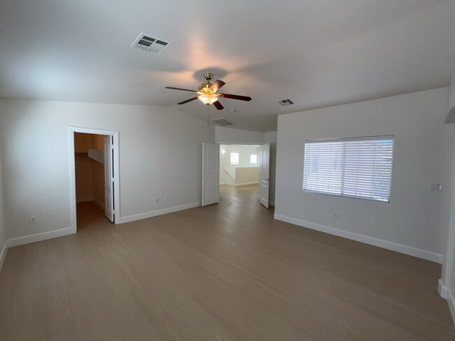 Building Photo - BEAUTIFUL HOME IN THE NORTHWEST