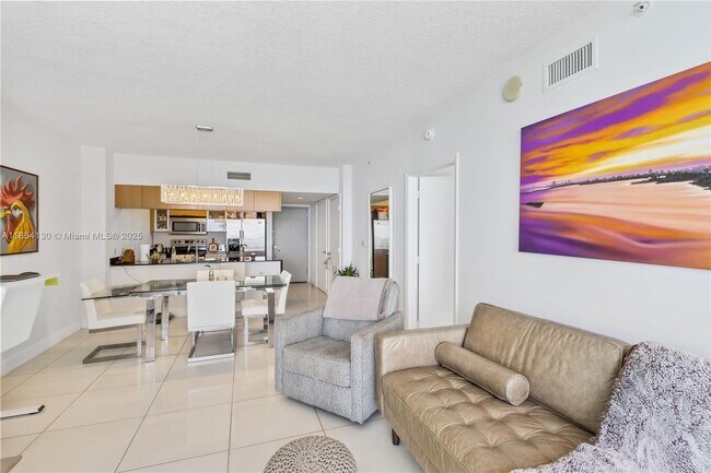 Building Photo - 1750 N Bayshore Dr