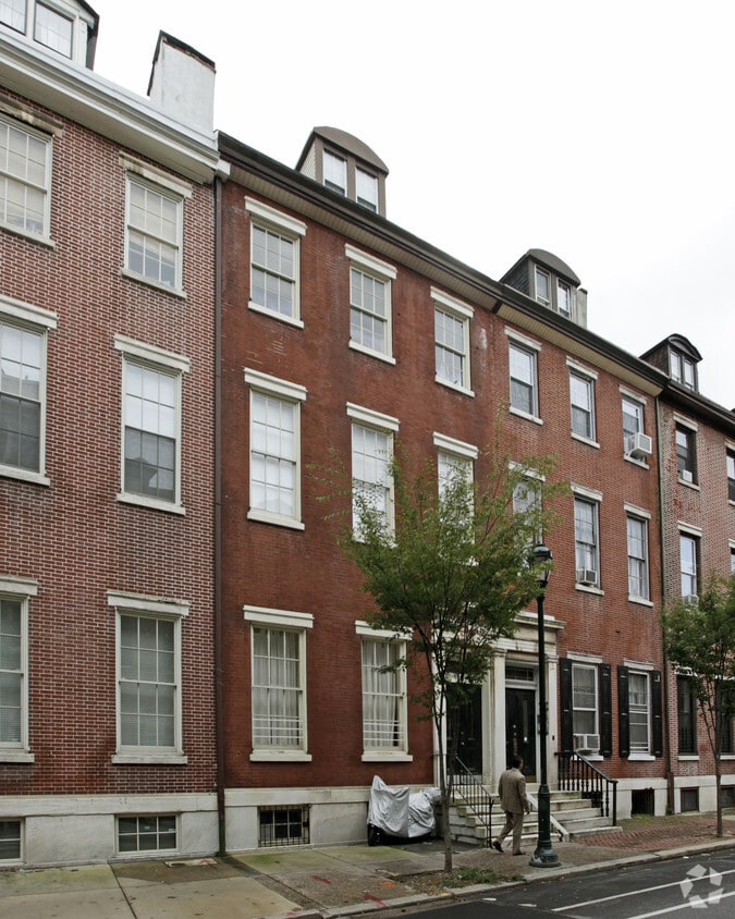 Building Photo - 904 Pine St