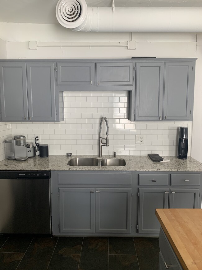 Kitchen - 810 E 3rd St