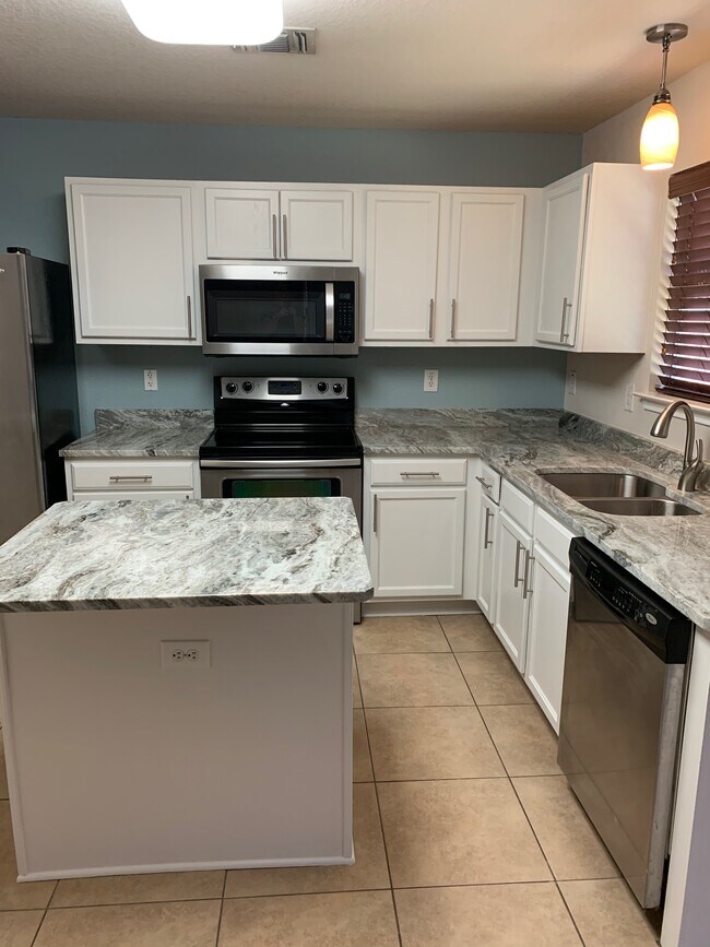 New granite counters, sink, fixtures, and freshly painted cabinets - 10219 Roseangel Ln