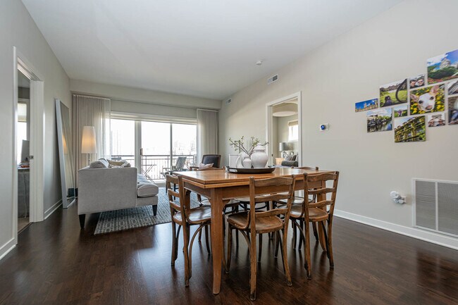 Foto del edificio - 5858 N Broadway