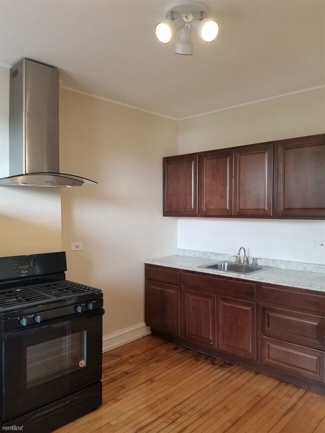 Building Photo - 3 br, 1 bath Triplex - 5314 N Clark St Apt 3