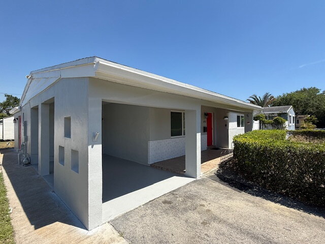 Building Photo - 3/2 GEM IN THE HEART OF PEMBROKE PINES
