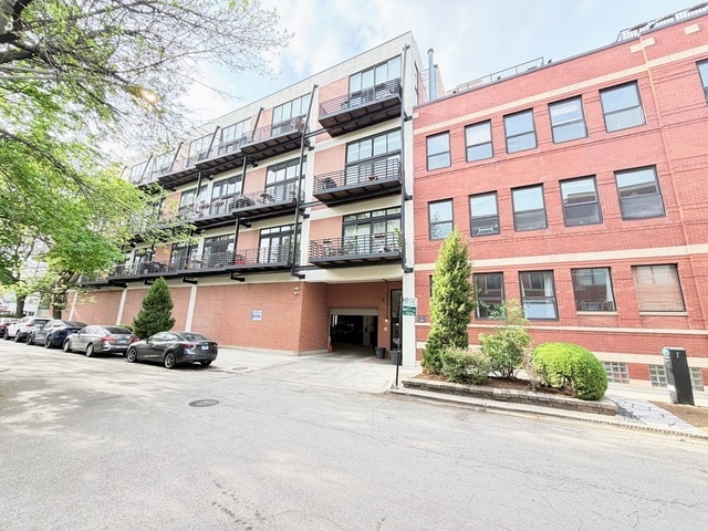 Building Photo - 2012 W Saint Paul Ave