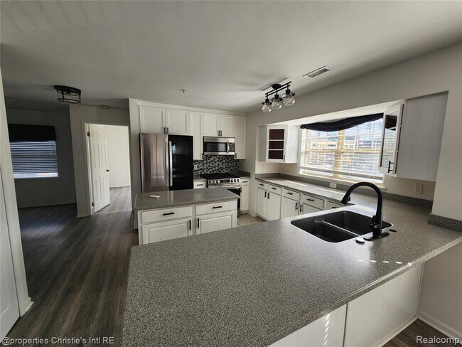 Foto del edificio - 2442 Woodward Ave