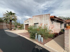 Building Photo - 2000 E Campbell Terrace
