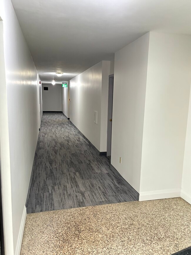 Building Photo - 46 Emma St