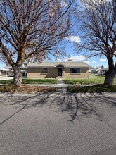 Building Photo - 836 E Olive Ave