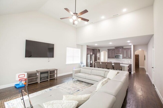 Foto del edificio - 1501 Laurence Ln