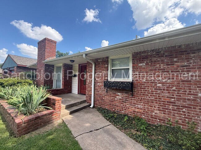 Foto del edificio - FOR LEASE | Midtown Tulsa | Available NOW!