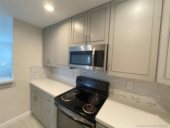 Foto del edificio - 930 N 14th Ct