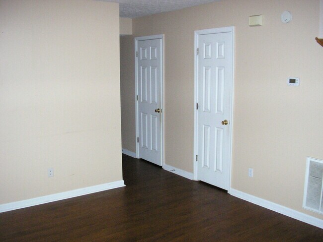 Building Photo - 2042 Salisbury